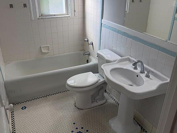 5th image of 900 Nottingham Rd APT 2