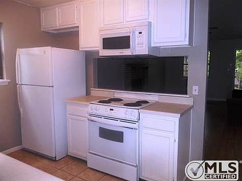 4th image of 1319 Burgess Dr #B