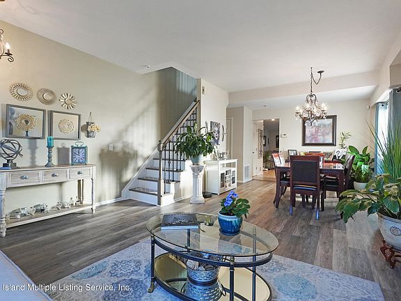 4th image of 435 Winant Ave