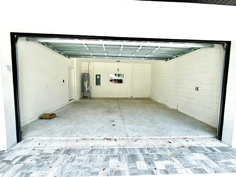 1219 E Esther St — Photo 3