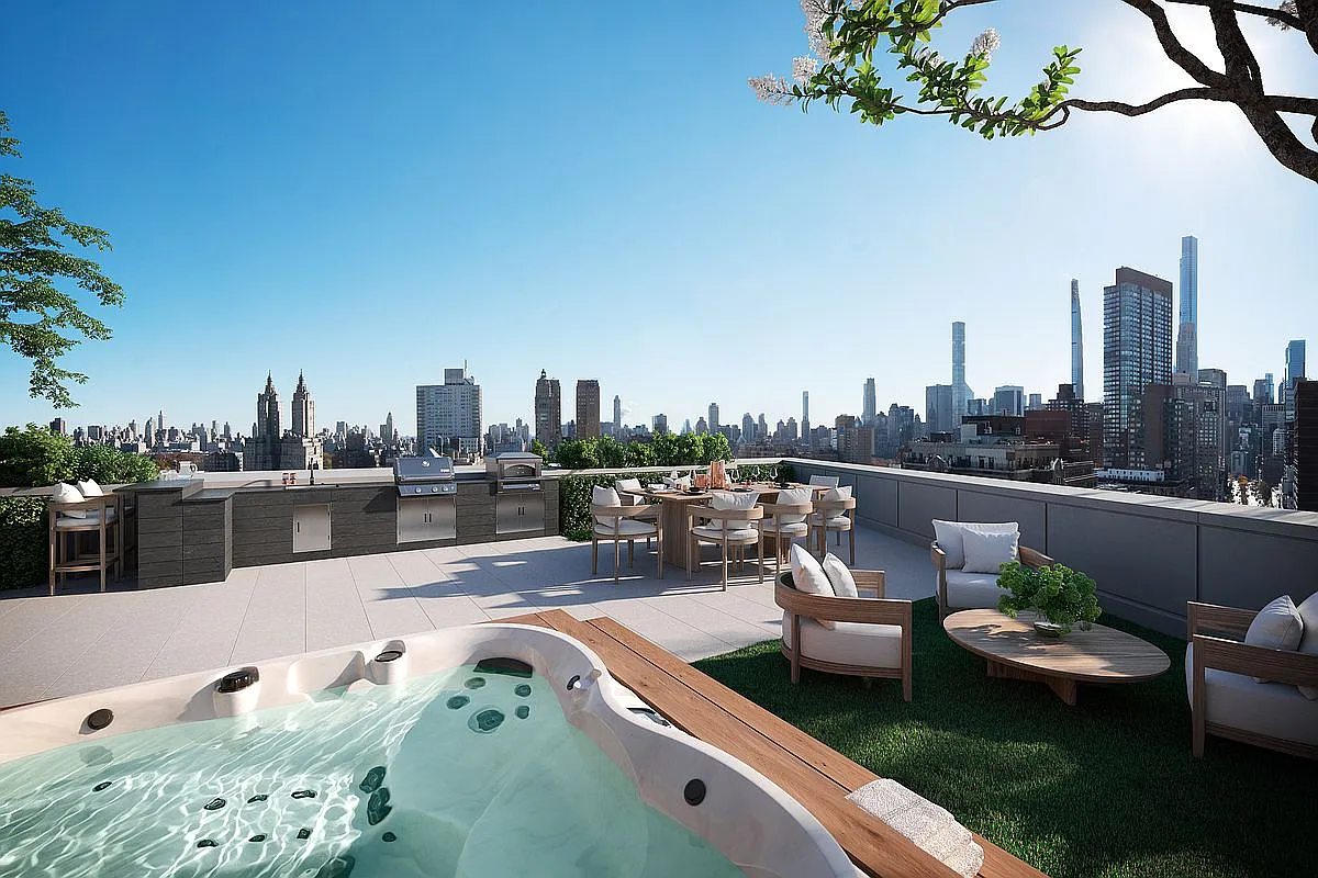 212 W 72nd St photo 1