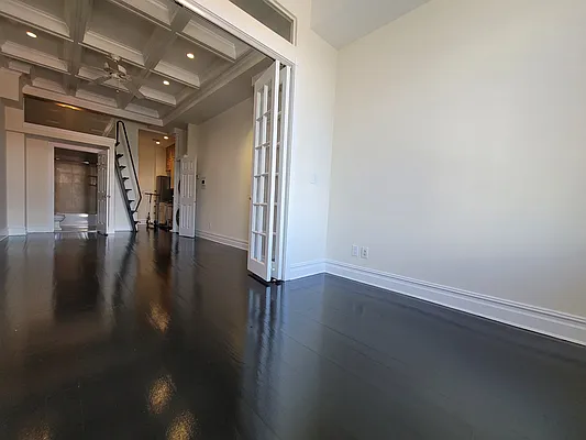 Rented by Julien Aractingi, LREB | media 12