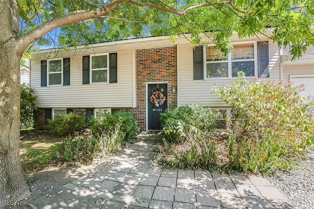 102 Troy Rd photo 1