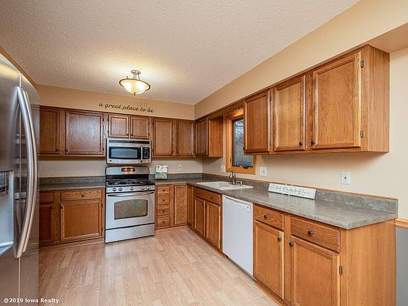 2nd image of 7033 Oakwood Dr