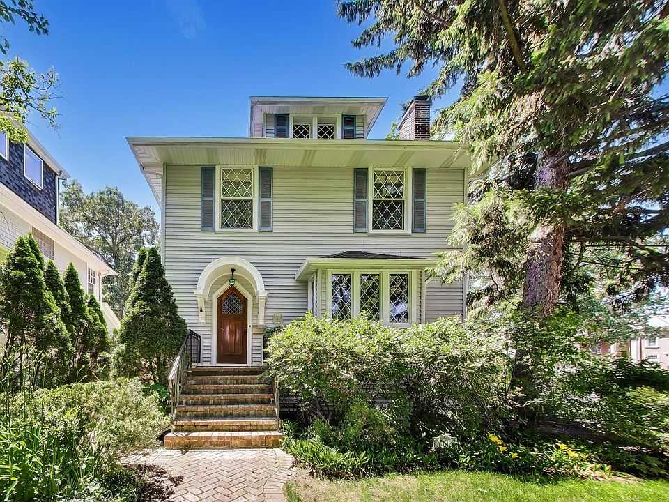 1st image of 1110 Elm St