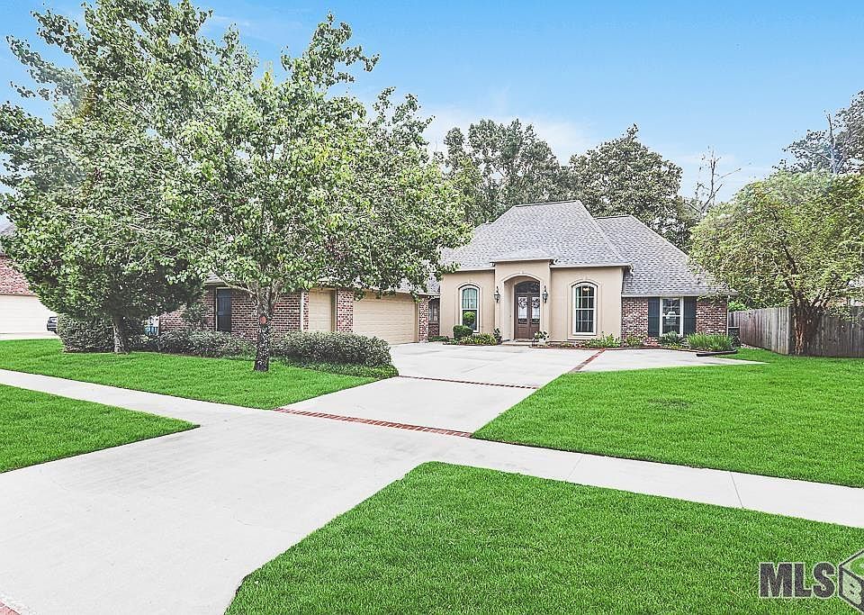1st image of 18228 Lake Harbor Ln