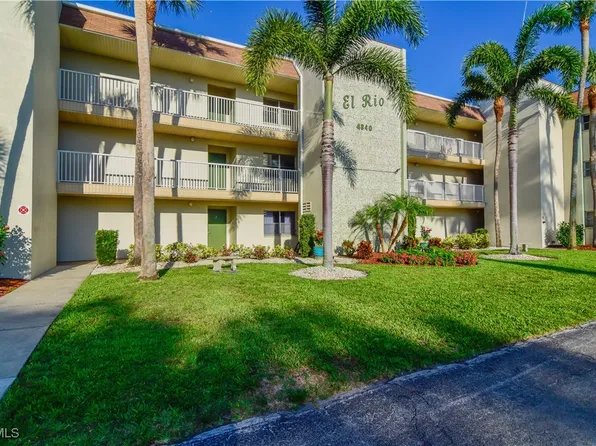 4840 Golf Club Ct APT 10, North Fort Myers, FL 33903
