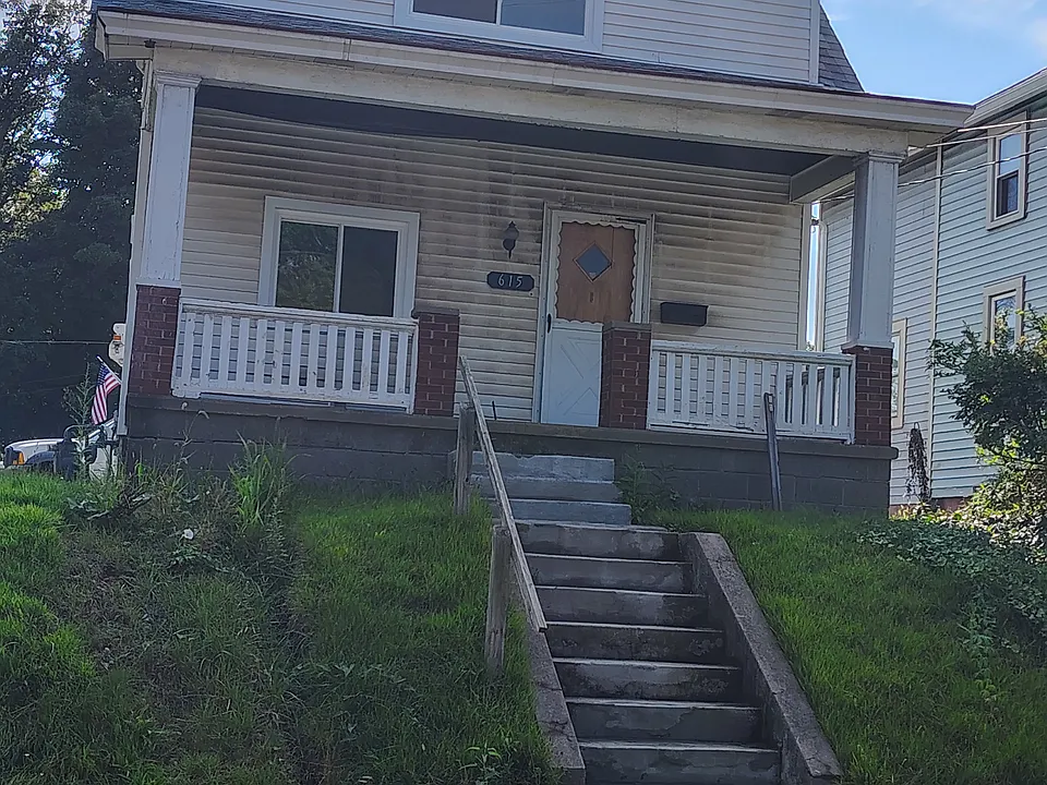 615 Maple St