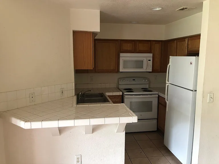 2180 Pinetop Ln #204 — Photo 9