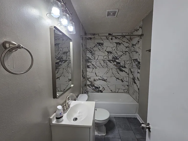1706 Echles St — Photo 5