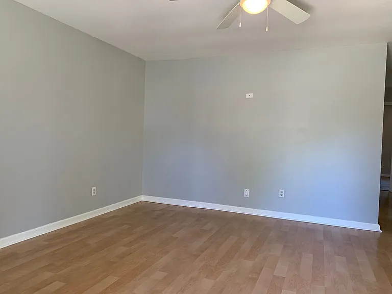 102 Heather Dr — Photo 4