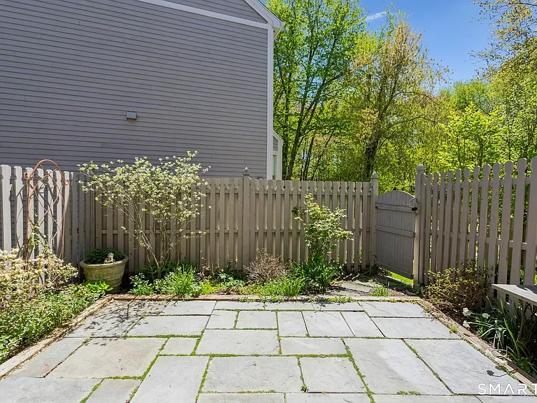33 Strathmore Ln #33 — Photo 30