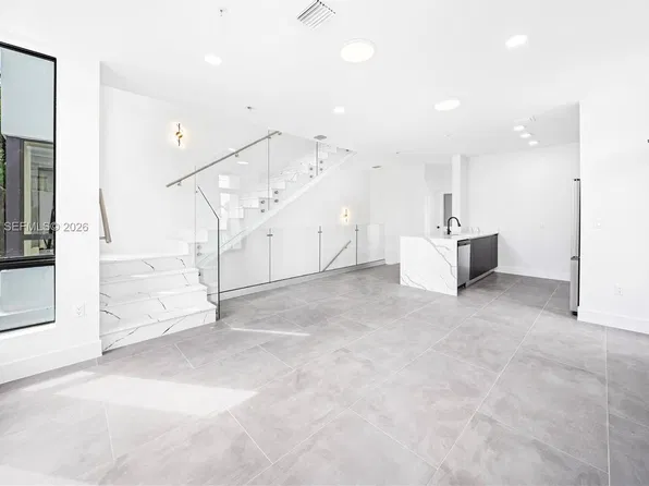 1780 NW 5th St #1, Miami, FL 33136