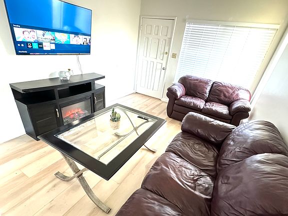 5th image of 3962 Queenston Ct #1