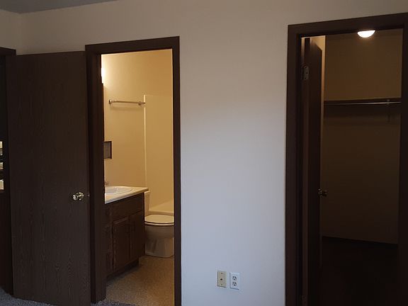 4th image of 1509 E Baker St #D