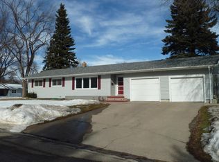 1401 2nd Pl NE, Jamestown, ND 58401