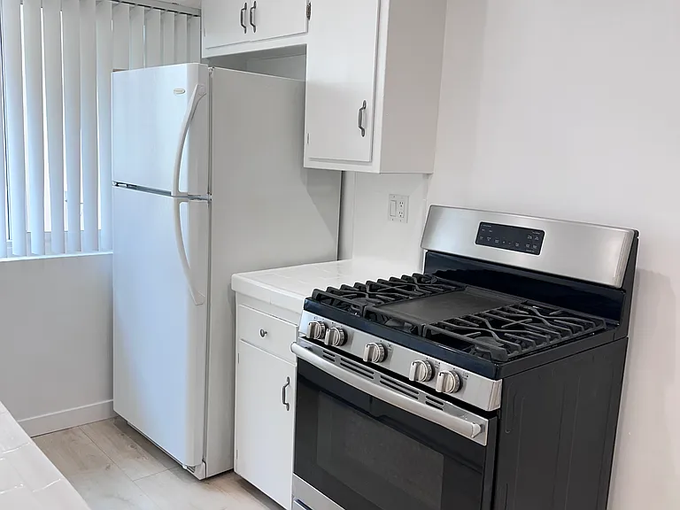 918 E Acacia Ave #K — Photo 6