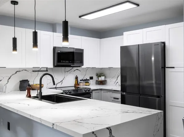 94-530 Kupuohi St #19/201, Waipahu, HI 96797