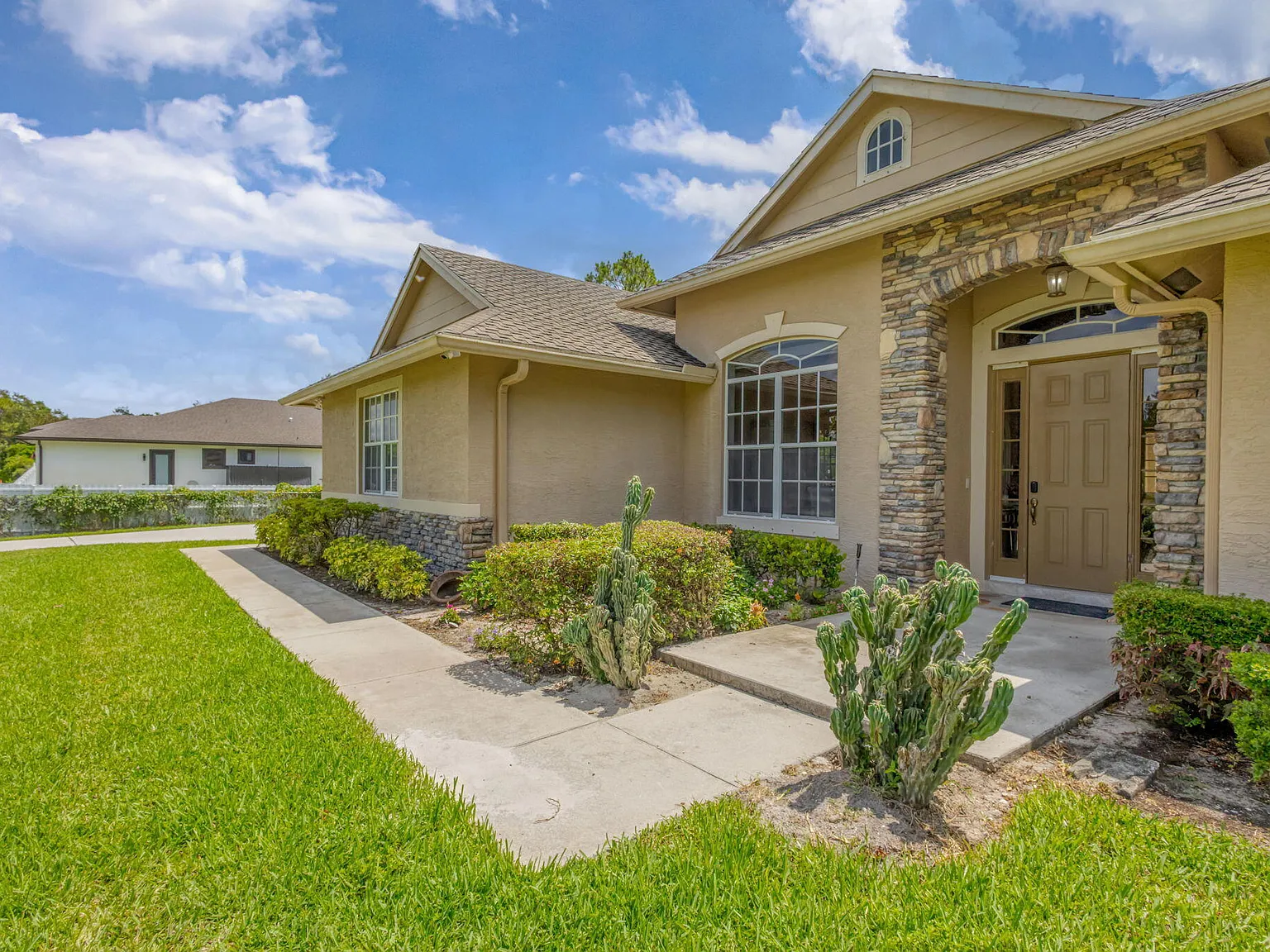 4 bed, 3.0 bath, 2881 sqft, $5,900 — Photo 3