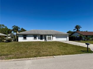 33 Willoughby Dr, Naples, FL 34110