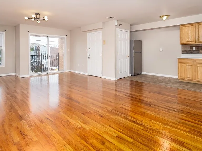 355 W Side Ave #2 — Photo 4