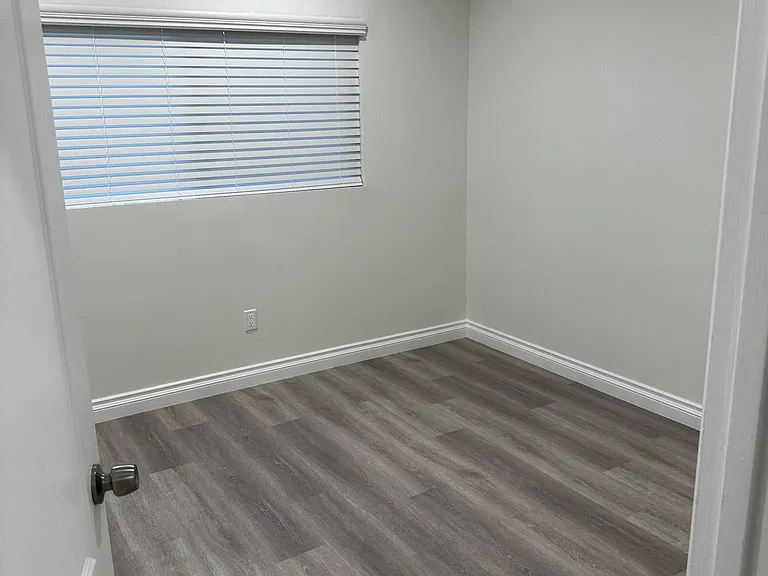 11211 Louise Ave — Photo 9
