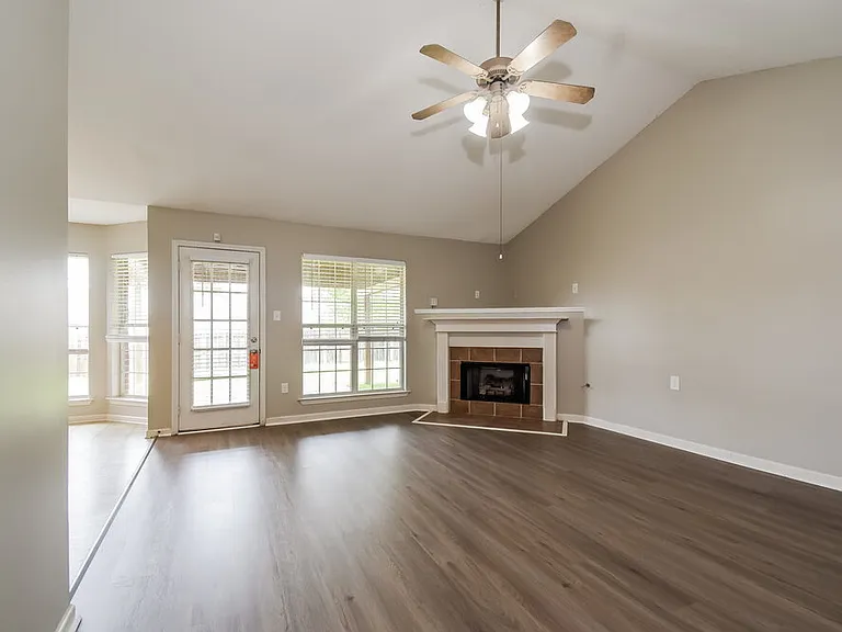 8181 Martin Dr — Photo 7