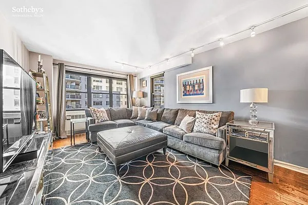 Sold by Sotheby's International Realty | media 2