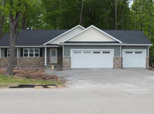 572 Trudell Ct, Combined Locks, WI 54113