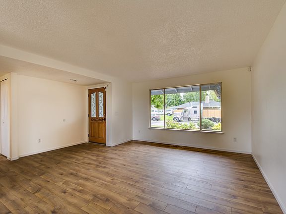 4th image of 1022 89th Ave SE