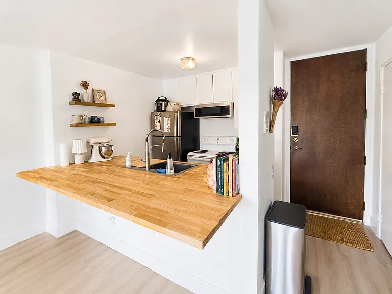532 N Rossmore Ave #409 — Photo 2