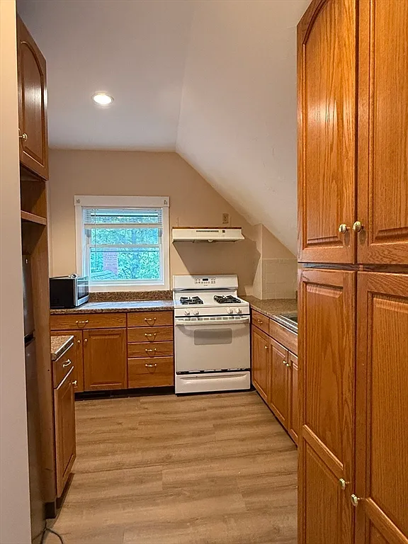 2 bed, 1.0 bath, 872 sqft, $2,100 — Photo 3