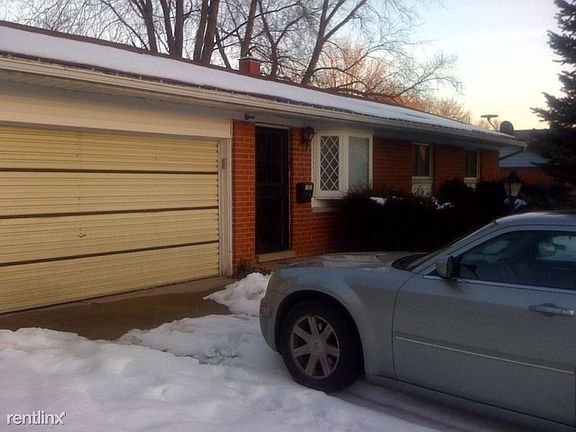 1582 Stephens garage