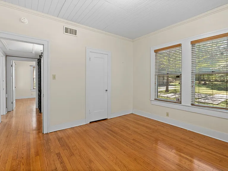 526-P — Photo 22