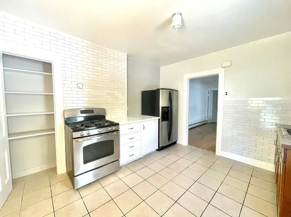 187 W 30th St APT 4, Bayonne, NJ 07002