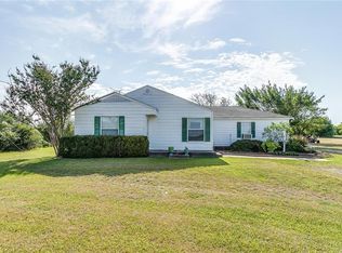 200 E Chapman Dr, Sanger, TX 76266