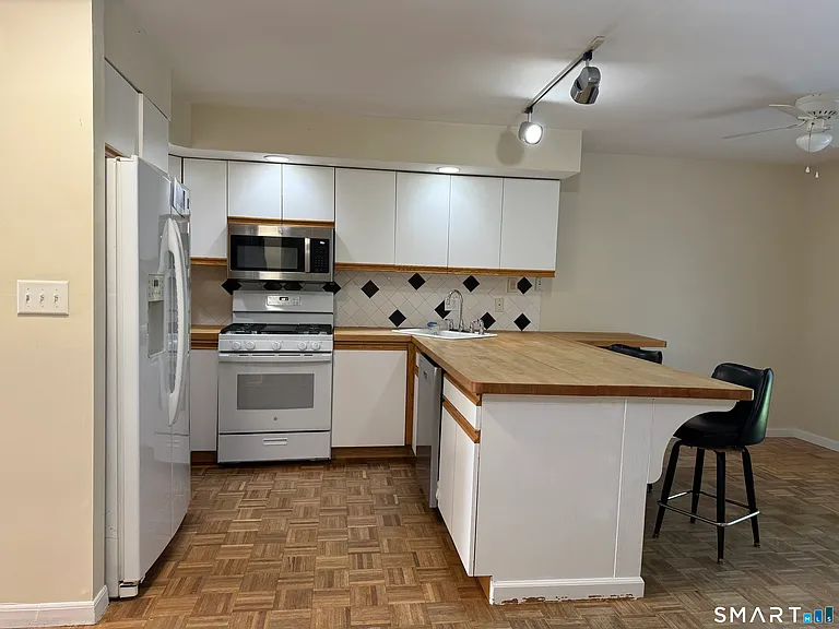 330 Merwin Ave #F4 — Photo 6