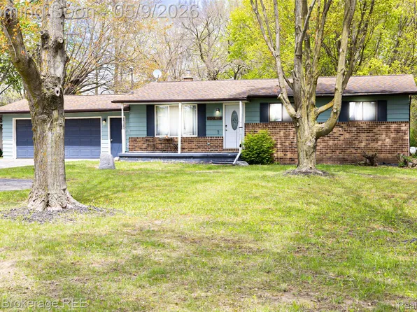 5042 Cook Rd, Swartz Creek, MI 48473