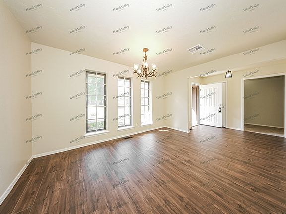 3rd image of 12017 Surrey Ln