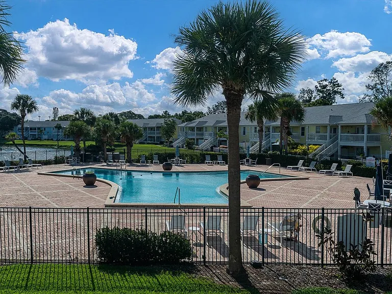 102 Pompano Dr SE #C — Photo 30