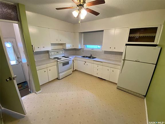 2nd image of 386 4TH AVENUE N