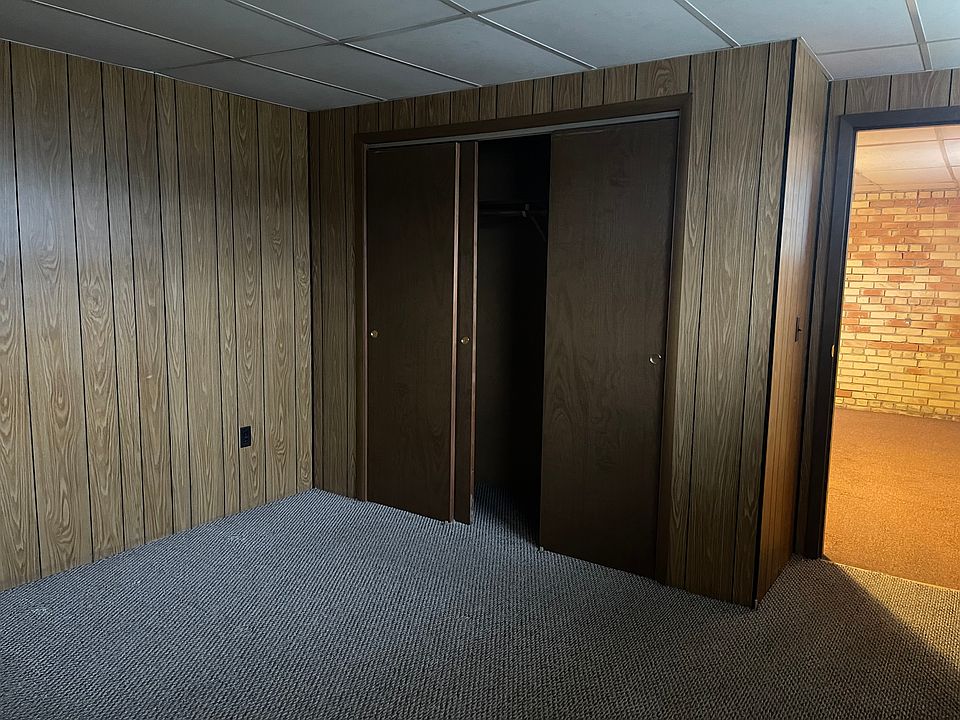 Bedroom-Large Closet