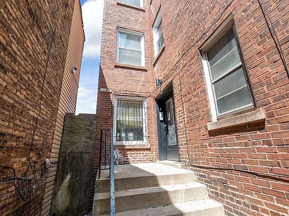 3rd image of 1524 E 73rd St Unit 2