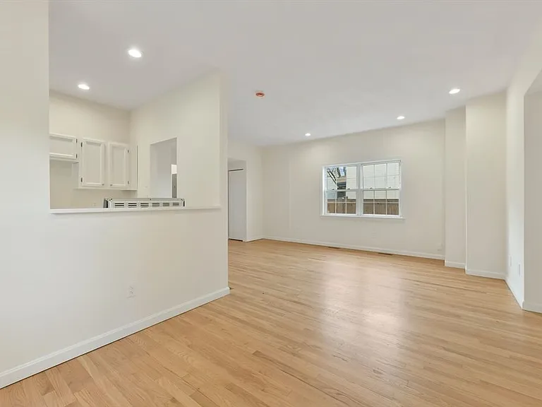 39 Middle St #1 — Photo 2