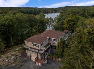 442 Maxim Dr, Hopatcong, NJ 07843