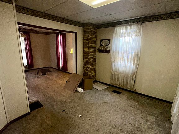 3rd image of 109 Evansville St