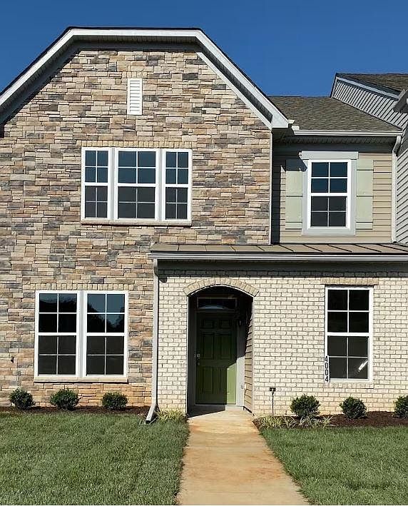 Front Yard, Front side entrance