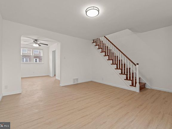 5th image of 8038 Moro St