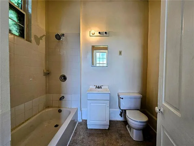 2931 Baronne St — Photo 13