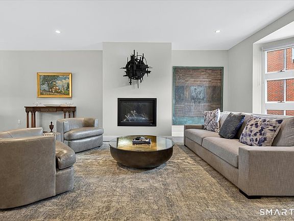 4th image of 44 Temple Court #44